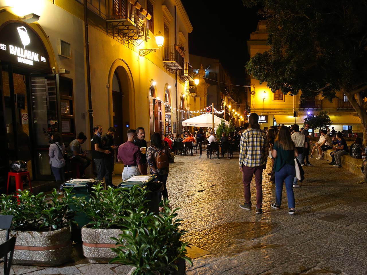 nightlife in Palermo, clubs and people near Piazza Magione